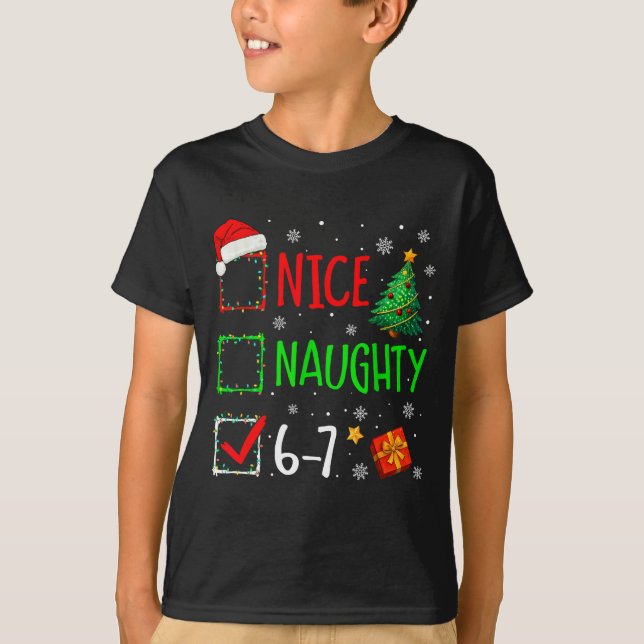 Camiseta Christmas Nice Naughty 67 Brainrot Funny 6-7 Meme  (Anverso)