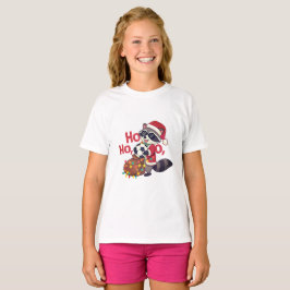 Camiseta Christmas raccoon stealing a soccer ball