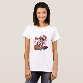 Camiseta Christmas raccoon stealing a soccer ball