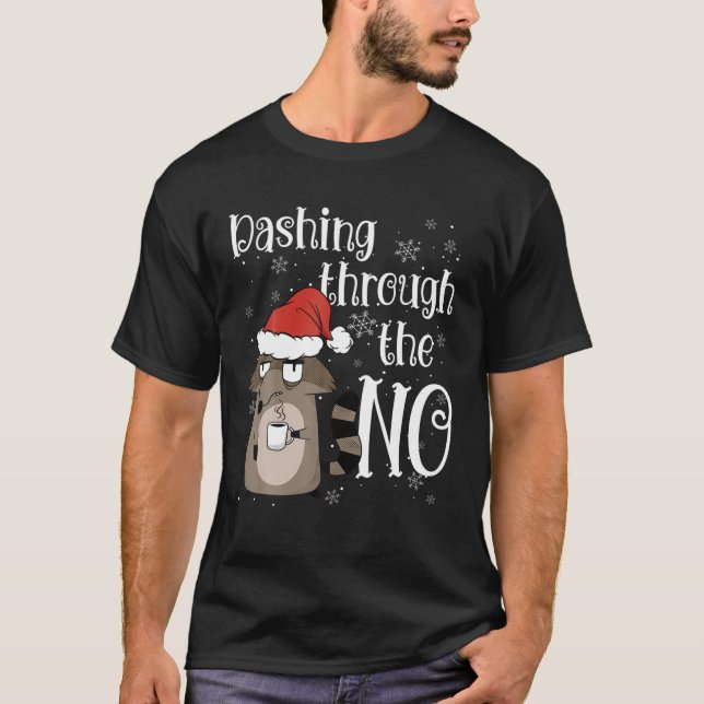 Camiseta Christmas Racoon Dashing Through The No Coffee Gru (Anverso)