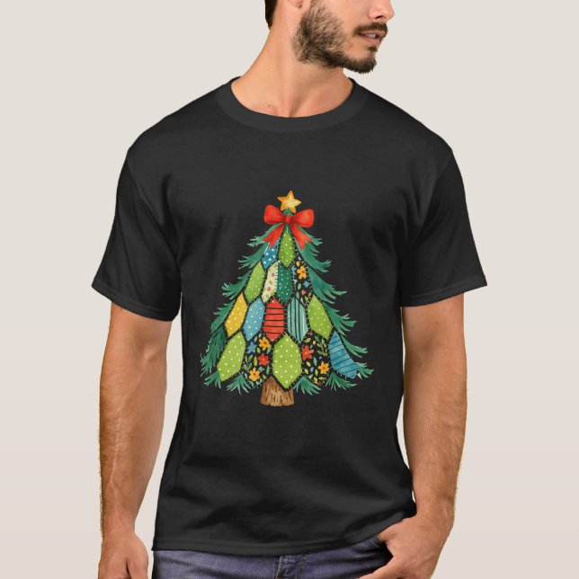 Camiseta Christmas Tree Patchwork Coquette Bow Xmas Holiday (Anverso)