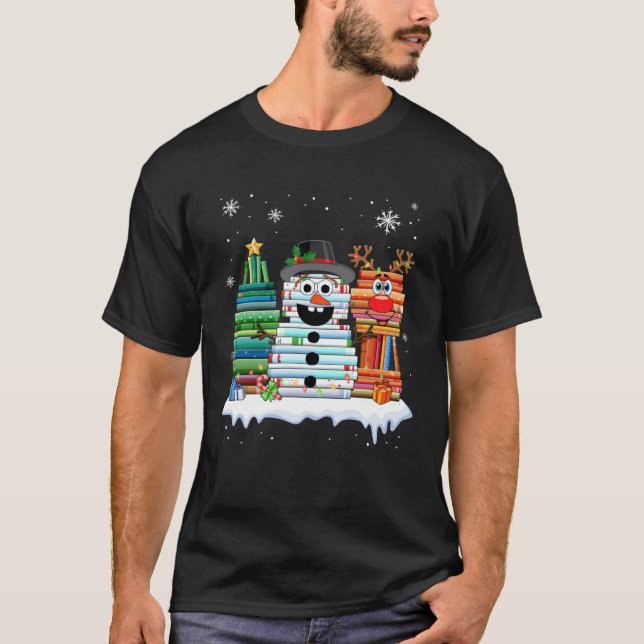 Camiseta Christmas Tree Snowman Reindeer Book Stack Librari (Anverso)