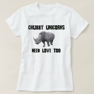 CAMISETA CHUBBY UNICORNS NECESITA AMOR PARA RHINO HUMOR