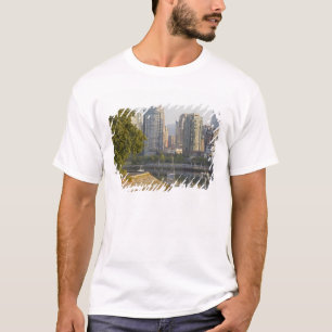 Camiseta Ciclista a lo largo del Camino del Mar en el centr
