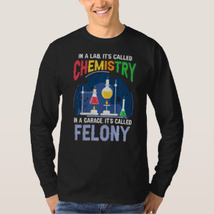 Camiseta Ciencia Pun Chemist en un laboratorio llamado Quím