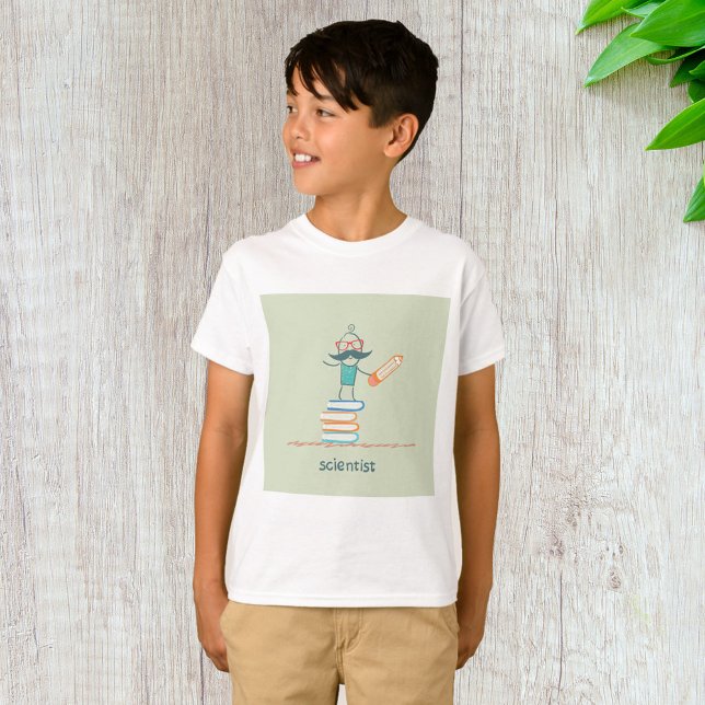 Camiseta Científico de pie sobre libros (Subido por el creador)