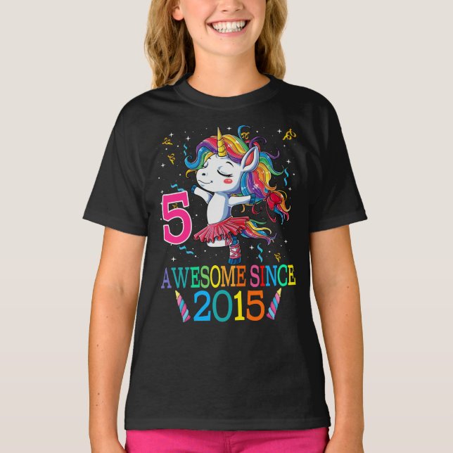 Camiseta Cinco años de edad, falda unicornio (Anverso)