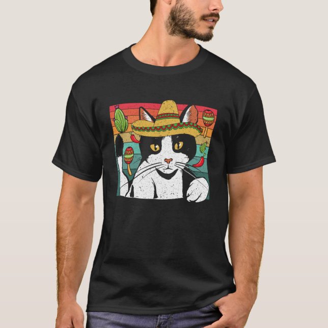 Camiseta Cinco de cuatro gatos orgullo México cinco de M (Anverso)