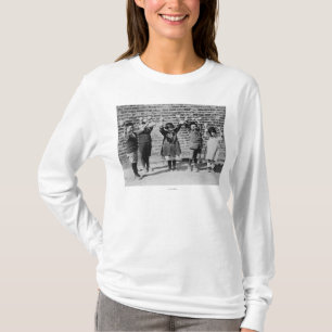 Camiseta Cinco niños asiáticos que soportan Barbells