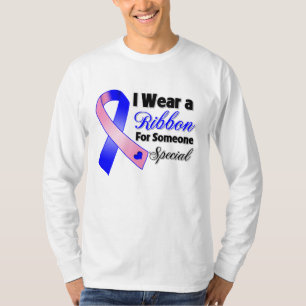 Camiseta Cinta masculina del cáncer de pecho alguien