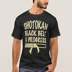 Camiseta Cinturón negro de Shotokan en progreso, cita que d