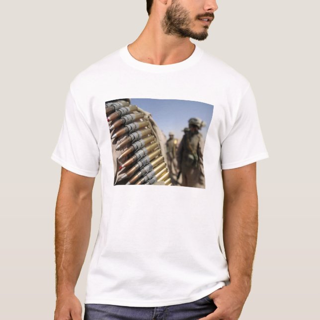 Camiseta Cinturones de municiones de calibre 50 (Anverso)