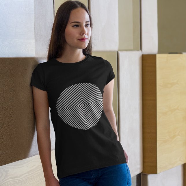 Camiseta Círculo de líneas (Young lady posing at workplace)