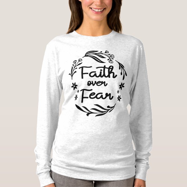 Camiseta Cita cristiana sobre la fe por el miedo (Anverso)