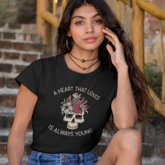 Camiseta Cita de amor al corazón de la flor de mariposa de 
