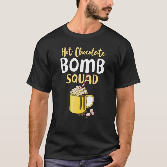 Camiseta Cita de bomba de chocolate caliente Squad Pun Hot  (Anverso)