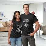 Camiseta Cita de Friends Adventures<br><div class="desc">Para una camiseta de color negro/oscuro. Texto blanco: La vida era para buenos amigos y grandes aventuras</div>