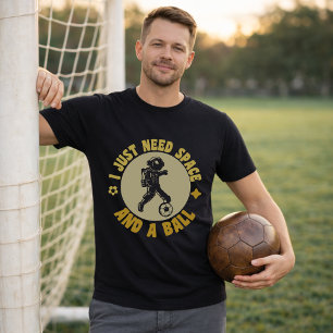 Camiseta Cita de fútbol de astronauta Necesito espacio y ba