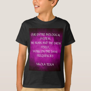 Camiseta Cita de Tesla sobre púrpura