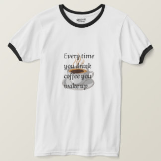 Camiseta Cita Divertida de Café - "Cuando Bebe Café, Usted
