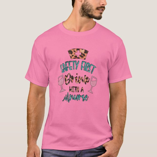 Camiseta Cita divertida de enfermera para la primera bebida (Anverso)
