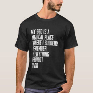 Camiseta Cita Divertida Mi Cama Es Un Lugar Mágico Sarcásti