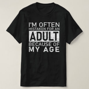 Camiseta Cita divertida para adultos: a menudo me confunden