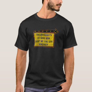 Camiseta Cita el letrero de whisky del bar de buceo de Tall