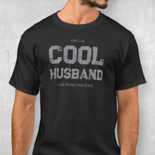 Camiseta Cita gris divertida tipografía moderna esposo geni