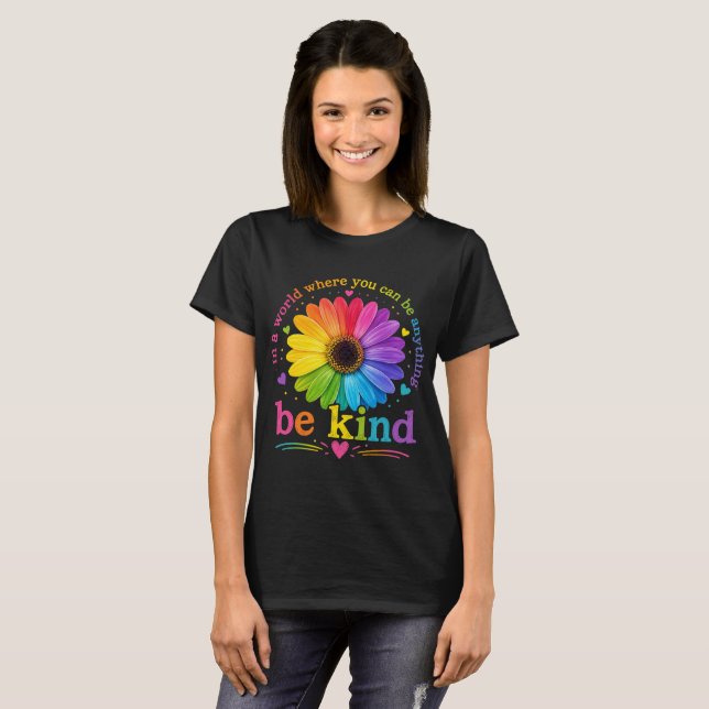 Camiseta Cita Inspiradora de Flor de Arcoíris (Anverso completo)