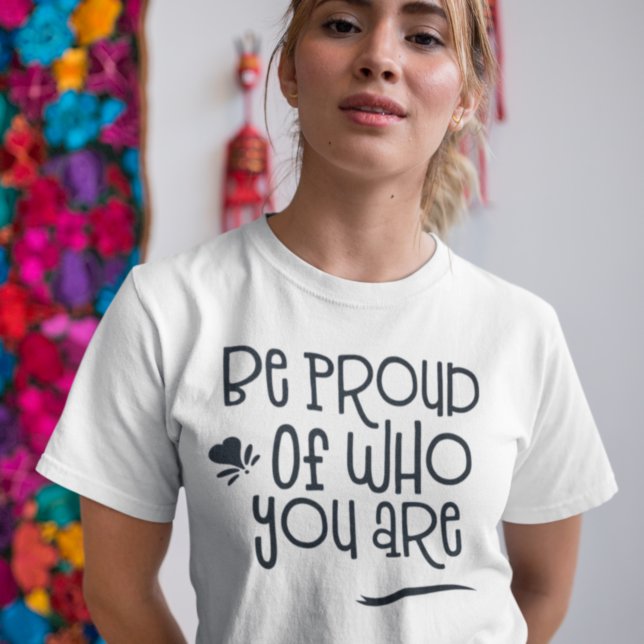 Camiseta Cita inspiradora Orgullosa de quién eres (Subido por el creador)