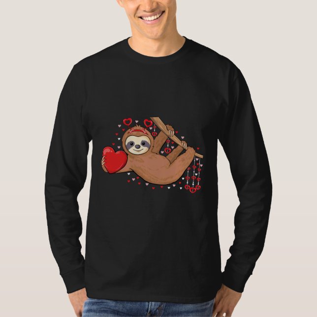 Camiseta Cita Lazy Sloth sosteniendo el corazón amor Sloth  (Anverso)