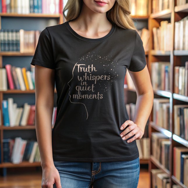 Camiseta Cita Minimalista de Trump Whispers (Truth Whispers in Quiet Moments Minimalist Quote T-Shirt)