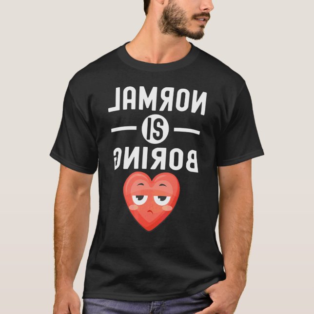 Camiseta Cita Normal Es Aburrido (Anverso)