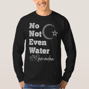 Camiseta Citas de Ramadán ayunando no hay ni agua islámica