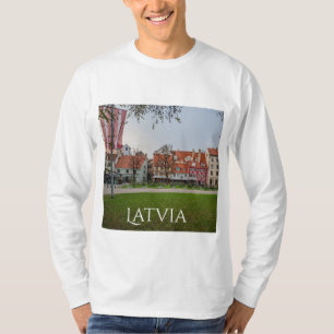 Camiseta Ciudad antigua de Riga en otoño
