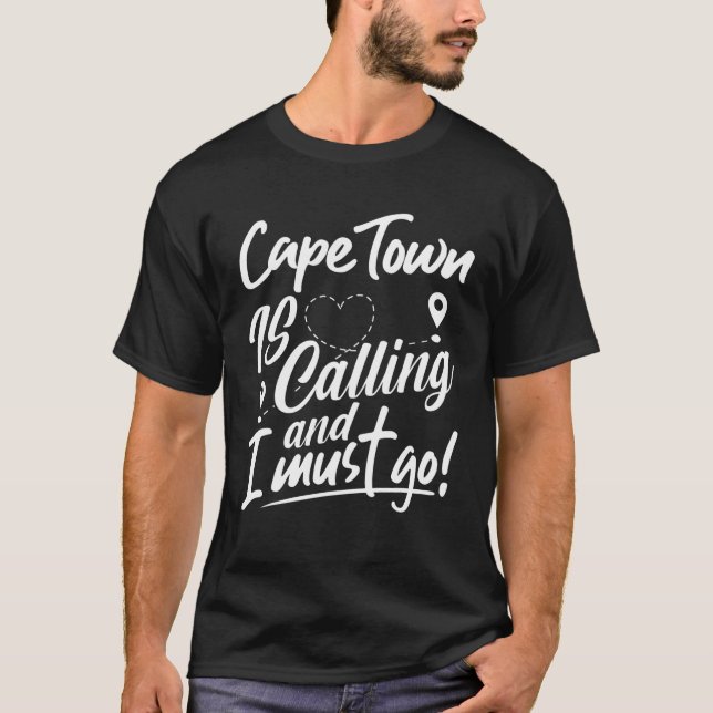 Camiseta Ciudad Del Cabo Está Llamando Y Debo Ir A Sudáfric (Anverso)