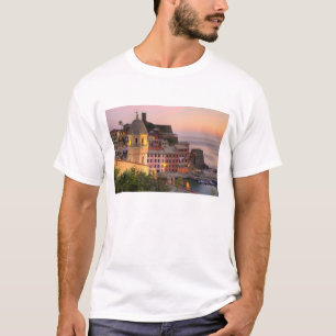 Camiseta Ciudad en la ladera de Vernazza por la noche, Cinq