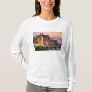 Camiseta Ciudad en la ladera de Vernazza por la noche, Cinq