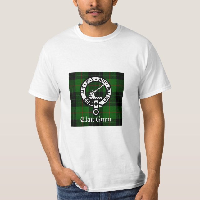 Camiseta Clan Gunn Escudo Badge y Tartán (Anverso)