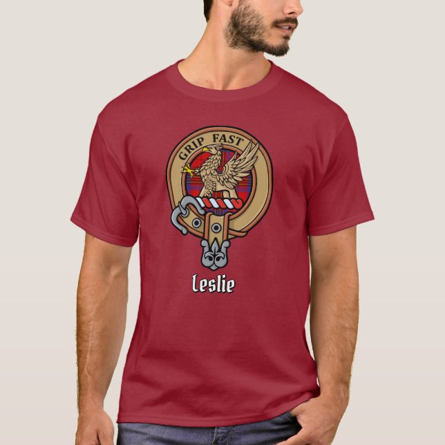Camiseta Clan Leslie Escudo sobre Red Tartán (Anverso)