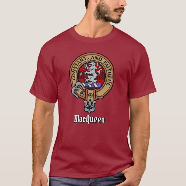 Camiseta Clan MacQueen Crest sobre Tartán (Anverso)