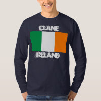 Clane, Irlanda con bandera irlandesa