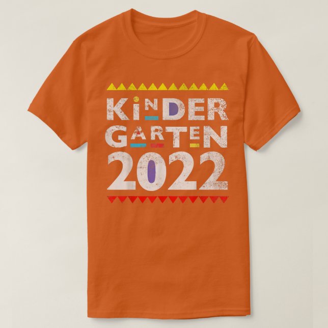 Camiseta Clase 2023 Estilo de TV cultural de kindergarten A (Diseño del anverso)