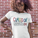 Camiseta Clase de 2024 titulación en negrita y colorida en<br><div class="desc">Celebre un nuevo año escolar con esta moderna y elegante camiseta con una audaz "CLASE DE 2024" en mayúsculas y caligrafía de colores retro. Personalizar fácilmente esta camiseta con el año actual editando el campo de plantilla; todos los colores son personalizables</div>
