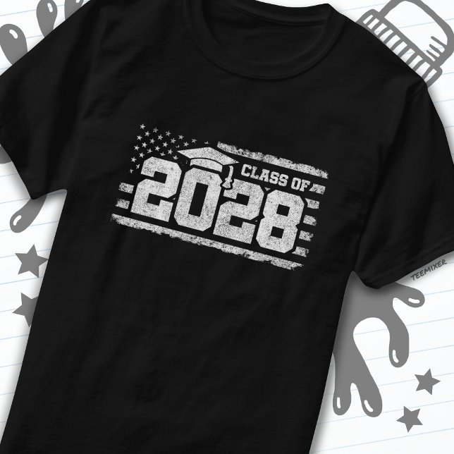 Camiseta Clase de 2028 Graduación Bandera Americana Senior  (Subido por el creador)