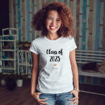 Camiseta Clase simple y de Moda de 2023 con corazón<br><div class="desc">Esta camisa en blanco y negro de moda muestra la moderna y moderna tipografía de escritura que dice "clase del 2023". También hay un pequeño y elegante corazón con un falso aspecto de oro rosa.</div>