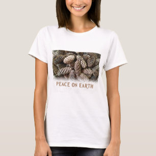 Camiseta Clásico Holiday Pine Cone Peace On Earth