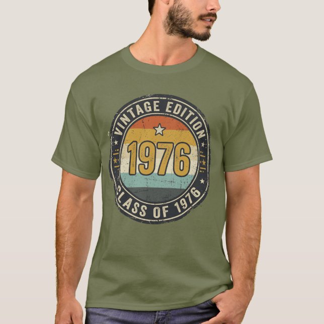 Camiseta Class of 1976 Retro Sunset Stripes Distressed  (Anverso)