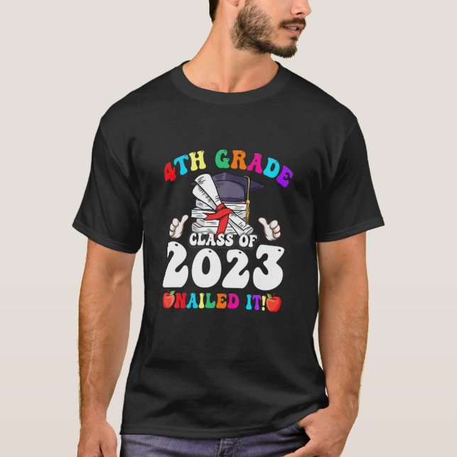 Camiseta Class Of 2023 4Th Grade Nailed It Funny School Gra (Anverso)